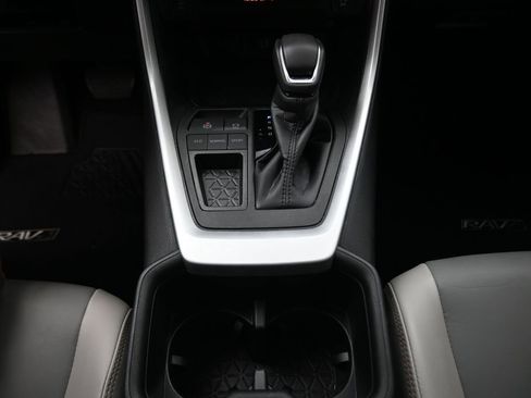 Used 2023 Toyota RAV4 XLE Premium image 9