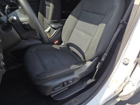Used 2023 GMC Acadia SLE w/ Driver Convenience Package FWD image 22