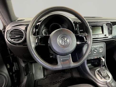 Used 2016 Volkswagen Beetle 1.8T Classic FWD image 8