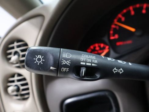 Used 2005 Pontiac Bonneville SE image 29