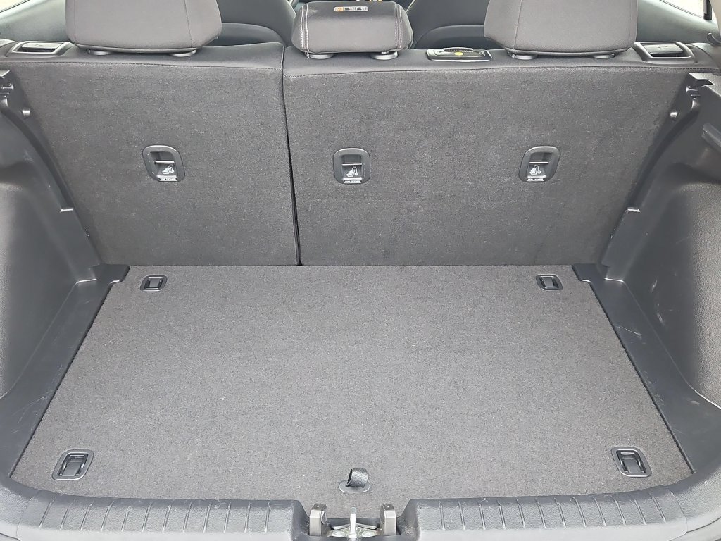 Used 2025 Hyundai Venue SEL FWD image 29