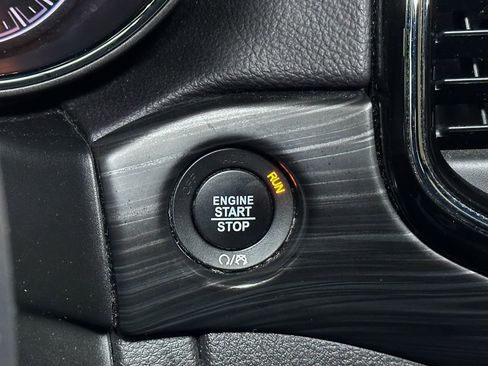 Used 2019 Jeep Grand Cherokee Laredo image 37