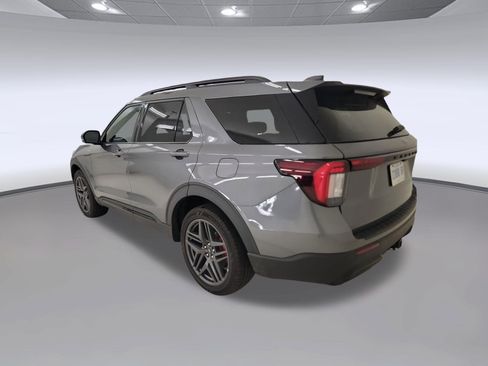Used 2025 Ford Explorer ST-Line w/ ST-Line Street Pack AWD/4WD image 3