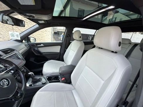 Used 2021 Volkswagen Tiguan SE R-Line image 20