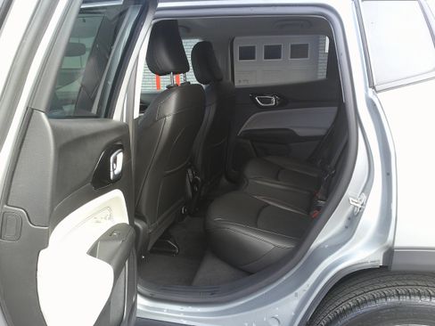 Used 2022 Jeep Compass Limited image 14