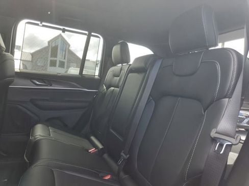New 2025 Jeep Grand Cherokee Limited w/ Luxury Tech Group II image 10