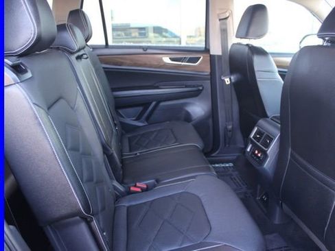 Used 2025 Volkswagen Atlas SE image 22