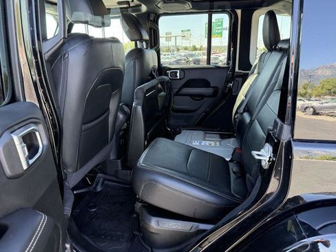 Used 2022 Jeep Wrangler Unlimited Sahara w/ Cold Weather Group image 20