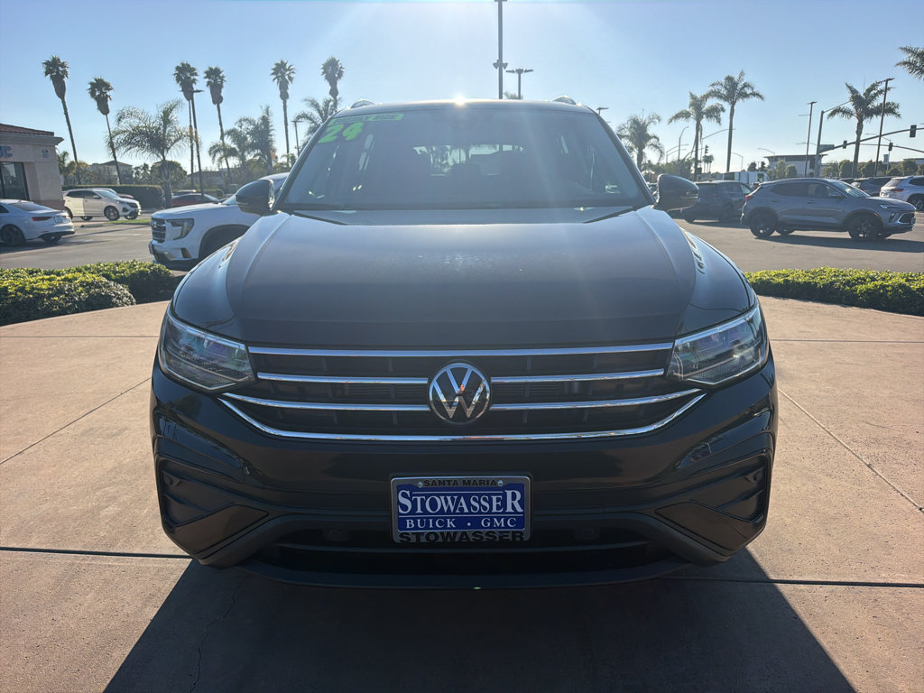 Used 2024 Volkswagen Tiguan SE FWD image 2