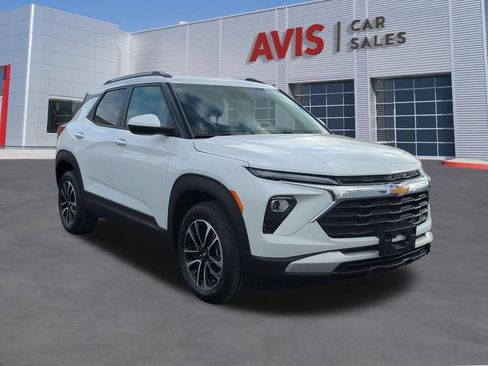 Used 2025 Chevrolet TrailBlazer LT AWD/4WD image 3