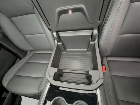 Used 2025 Chevrolet Tahoe Z71 image 18