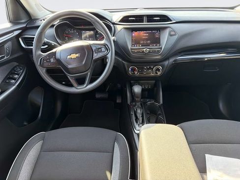 Used 2023 Chevrolet TrailBlazer LT FWD image 17