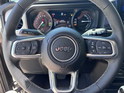 Used 2025 Jeep Wrangler Unlimited Sahara w/ Safety Group AWD/4WD image 10