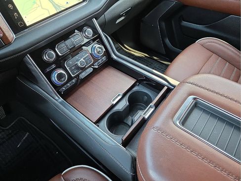 Used 2023 GMC Yukon Denali Ultimate image 25