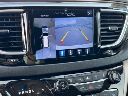 Used 2017 Chrysler Pacifica Touring-L Plus image 29