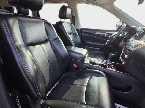 Used 2017 Nissan Pathfinder Platinum FWD image 12