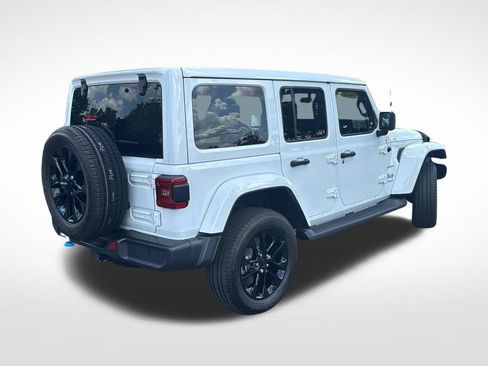 Used 2022 Jeep Wrangler Unlimited Sahara AWD/4WD image 7