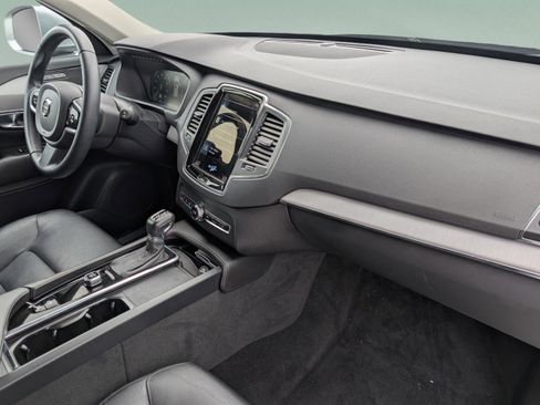Used 2022 Volvo XC90 T5 Momentum image 44