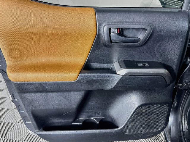 Used 2019 Toyota Tacoma SR5 RWD image 22