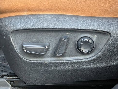 Used 2023 Toyota Highlander Platinum image 24