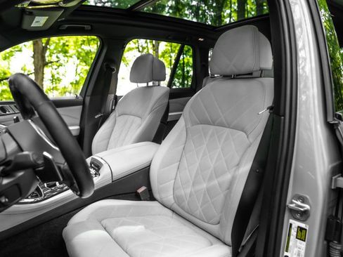 Used 2024 BMW X5 xDrive40i w/ M Sport Package AWD/4WD image 23