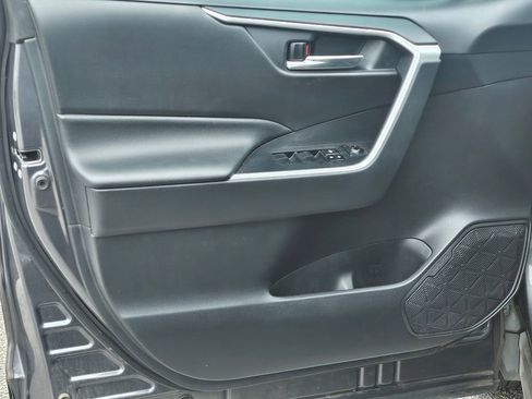 Used 2019 Toyota RAV4 XLE image 30