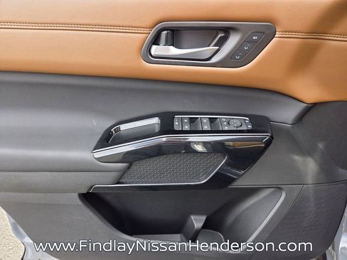 New 2026 Nissan Pathfinder Platinum image 11