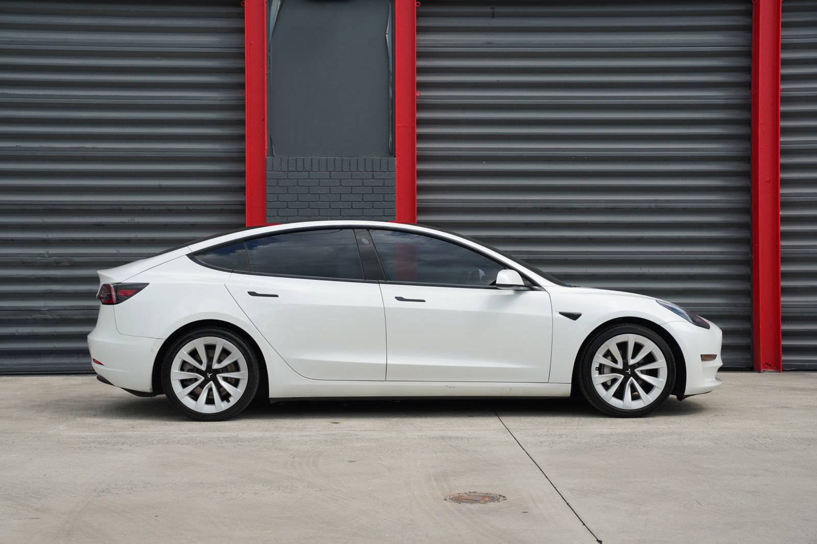 Used 2021 Tesla Model 3 Standard Range Plus RWD image 5