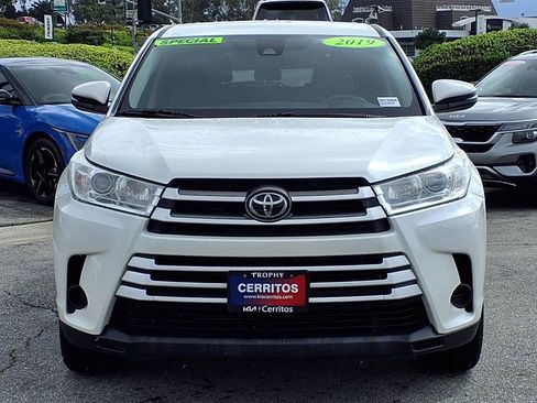 Used 2019 Toyota Highlander LE w/ Carpet Mat Package (TMS) image 7