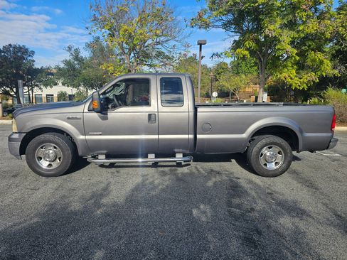 Used 2007 Ford F250 XLT image 2