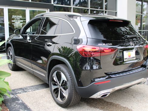 Used 2025 Mercedes-Benz GLA 250 4MATIC image 9