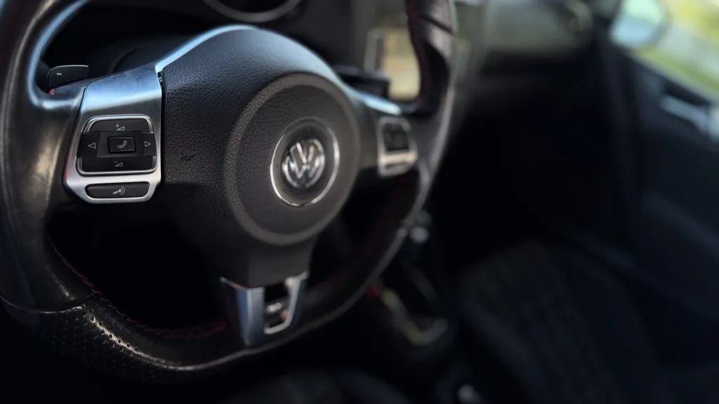 Used 2011 Volkswagen GTI 4-Door FWD image 38