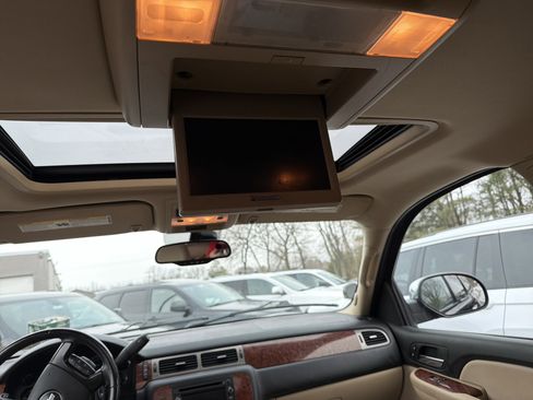 Used 2008 Chevrolet Suburban LTZ w/ LTZ Preferred Equipment Group image 14