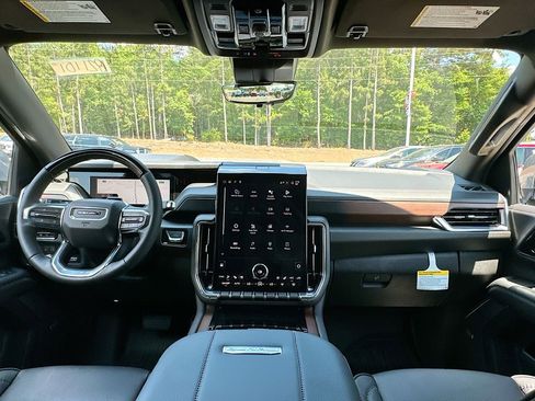 New 2026 GMC Yukon Denali w/ Denali Reserve Package RWD image 3