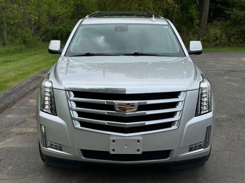 Used 2020 Cadillac Escalade Luxury AWD/4WD image 2
