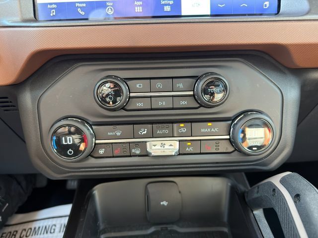 Used 2024 Ford Bronco Outer Banks AWD/4WD image 30