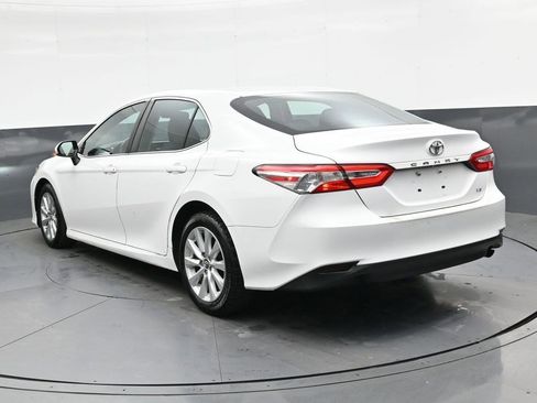 Used 2018 Toyota Camry LE FWD image 5