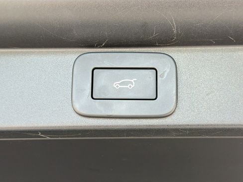 Certified 2025 Land Rover Range Rover SE AWD/4WD image 12