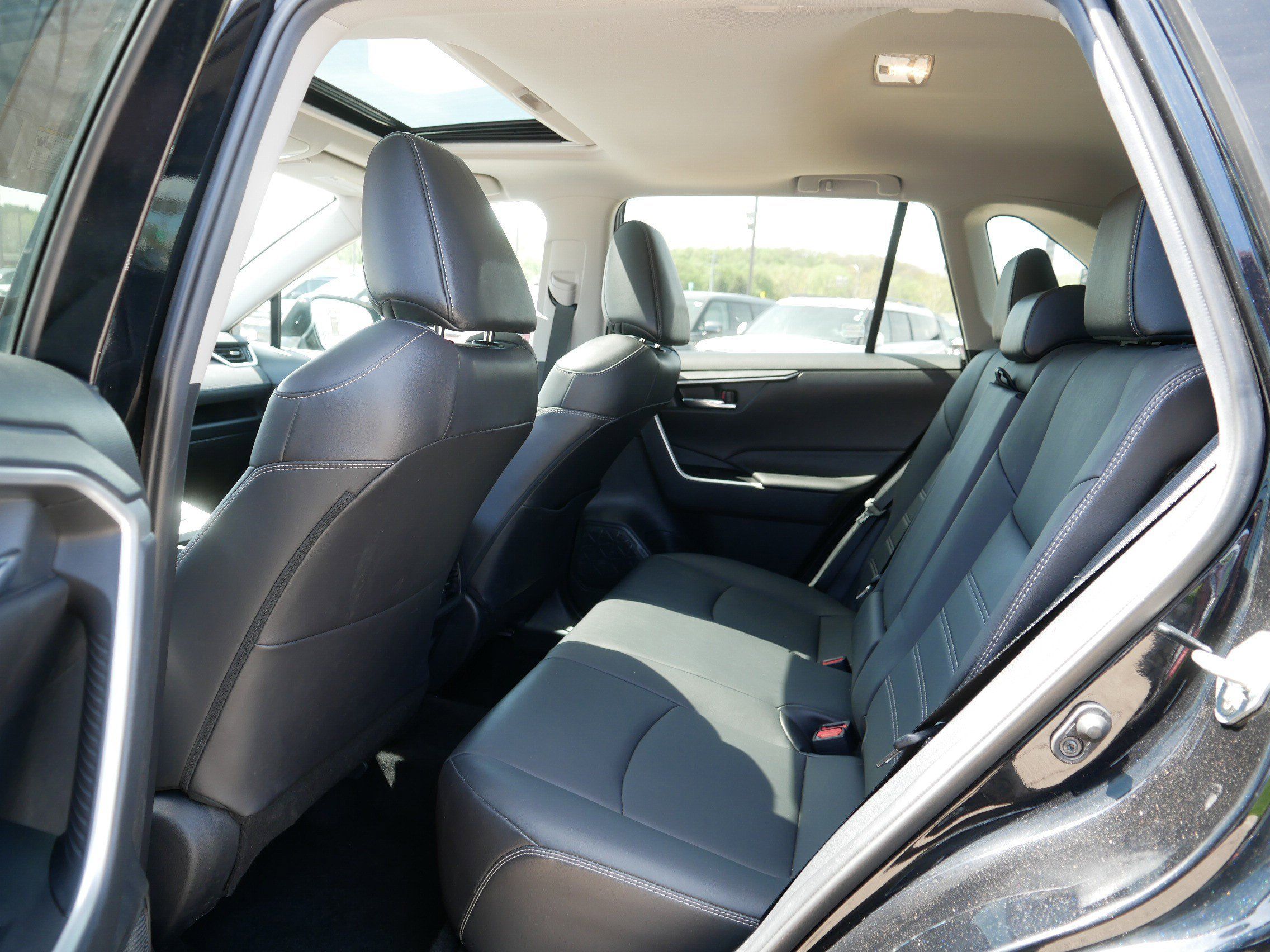 Used 2021 Toyota RAV4 XLE Premium AWD/4WD image 16