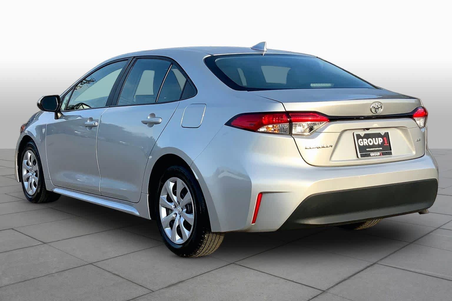 Used 2025 Toyota Corolla LE FWD image 12