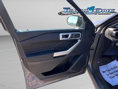 Used 2023 Ford Explorer XLT AWD/4WD image 35