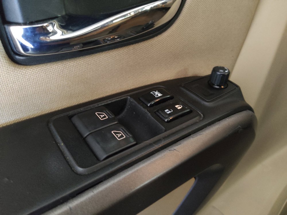 Used 2015 Nissan Titan SV w/ SV Value Truck Package AWD/4WD image 27