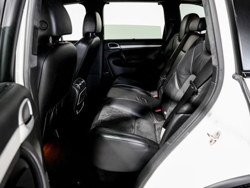 Used 2010 Porsche Cayenne GTS image 32