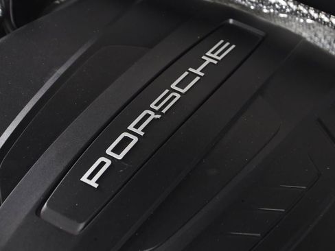 Used 2020 Porsche Macan image 24