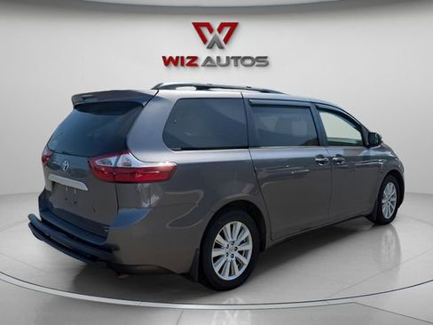 Used 2017 Toyota Sienna Limited Premium AWD/4WD image 5