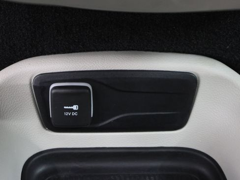 Used 2024 Chrysler Pacifica Touring-L FWD image 48