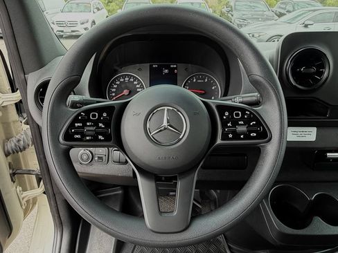 Used 2024 Mercedes-Benz Sprinter 2500 image 23