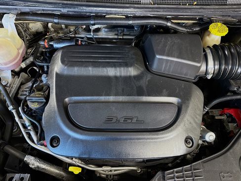 Used 2020 Chrysler Pacifica Touring-L w/ S Appearance Package image 37