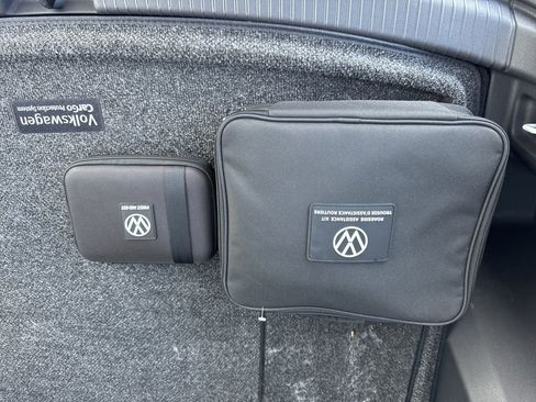 Used 2025 Volkswagen Atlas Cross Sport SE image 12