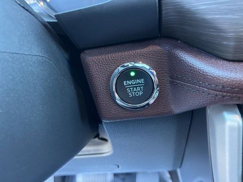 Used 2023 Ford Expedition Limited image 24